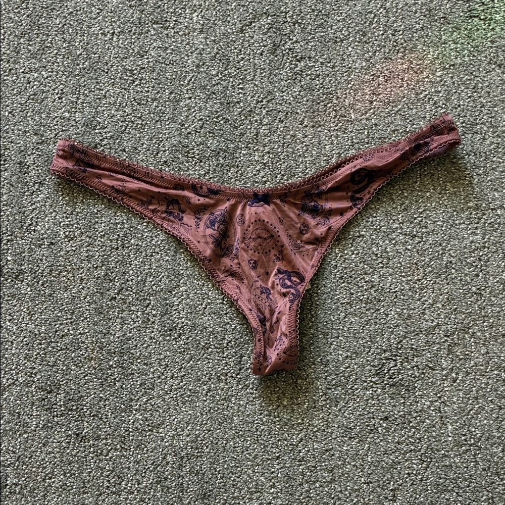 Victoria’s Secret Women’s Pink Printed Thong